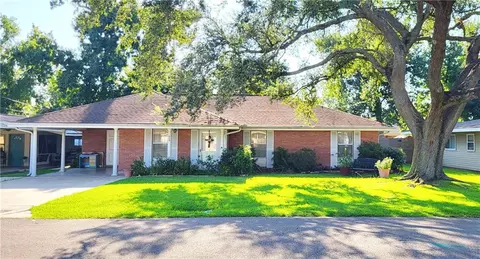 426 Pine St, Norco, LA 70079 photo 1