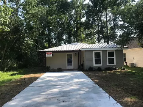 2126 Dupard St, Mandeville, LA 70448 photo 1