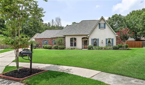 1040 Thrush Dr, Mandeville, LA 70448 photo 1