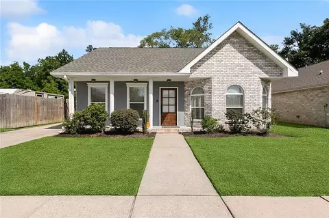 2820 Meadow Dr, Violet, LA 70092 photo 1