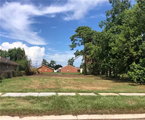 415 E St Avide St, Chalmette, LA 70043 photo 1