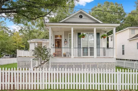 220 S Taylor St, Covington, LA 70433 photo 1
