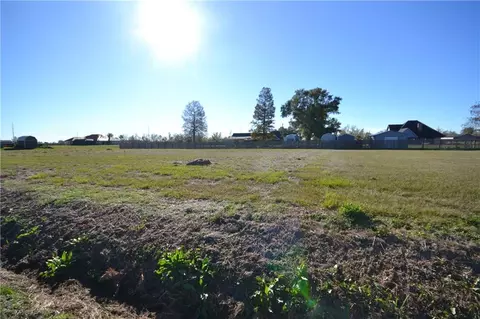 240 Treasure Dr, Raceland, LA 70394