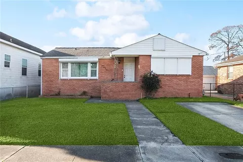 3404 Sinclair St, Chalmette, LA 70043 photo 1