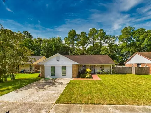 437 Pine Cone Ln, Slidell, LA 70458 photo 1
