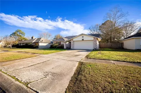 411 Rustling Pine Dr, Slidell, LA 70458 photo 1