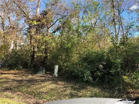 14 Arbor Cir, New Orleans, LA 70131