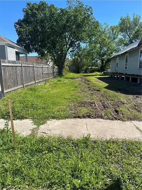 1015 Derbigny St, Gretna, LA 70053