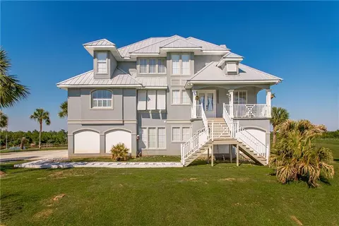 401 S Chenier Dr, Madisonville, LA 70447