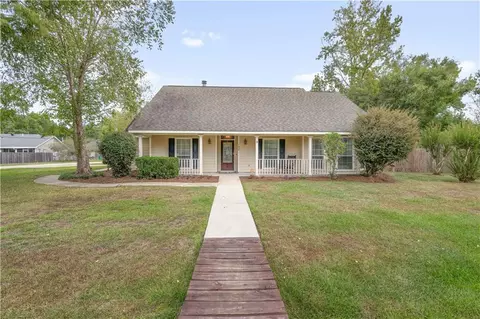 100 Carmel Dr, Mandeville, LA 70448 photo 1