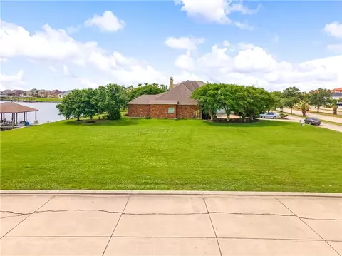 2060 Lakeshore Blvd, Slidell, LA 70461