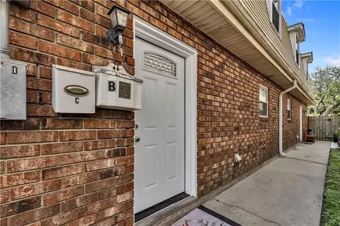 4617 Yale St #B, Metairie, LA 70006