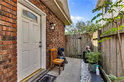4617 Yale St #C, Metairie, LA 70006