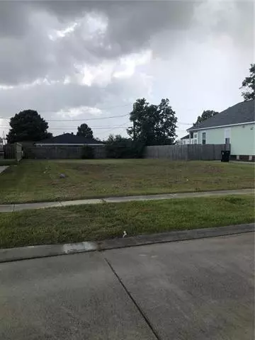 108 Seal Dr, Arabi, LA 70032