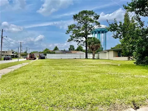 1200 Aycock St, Arabi, LA 70032