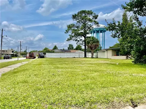 1200 Aycock St, Arabi, LA 70032