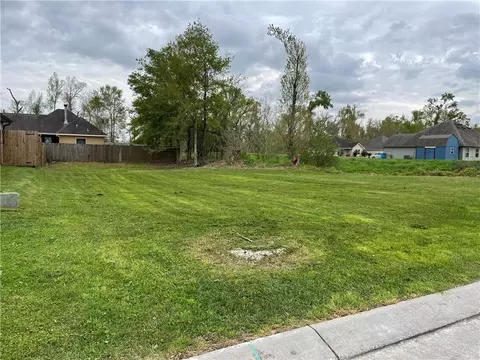 405 Ashton Oaks Ln, Luling, LA 70070