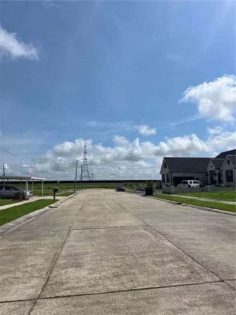 4012 Evangeline Dr, Chalmette, LA 70043 photo 2