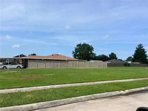 4012 Evangeline Dr, Chalmette, LA 70043 photo 3