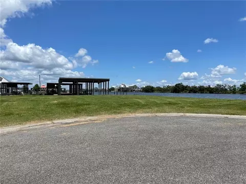171 Thrasher Ln, Port Sulphur, LA 70083