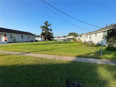 10 Crislaur Ave, Harahan, LA 70123