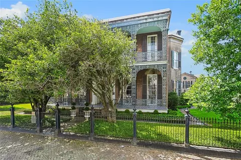 2027 Carondelet St, New Orleans, LA 70130