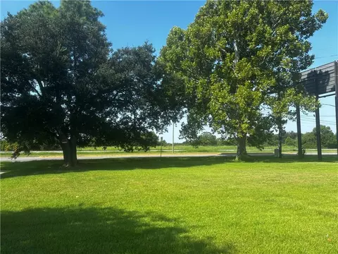 2 Packenham Ave, Chalmette, LA 70043 photo 1