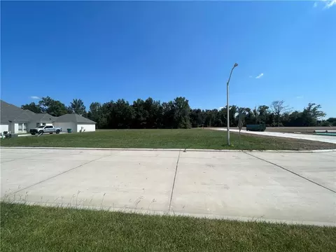 197 River Place Dr, Hahnville, LA 70057
