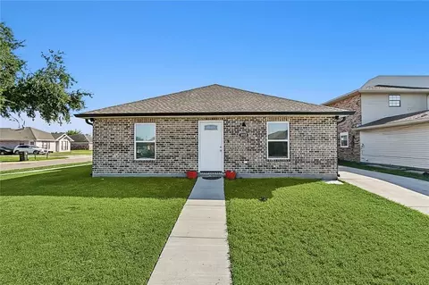 9112 14 Gladiators St, Chalmette, LA 70043 photo 1