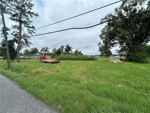 735 Vans Ln, Destrehan, LA 70047