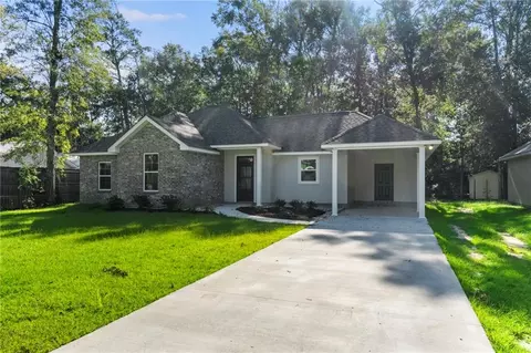 110 Inspiration Ln, Covington, LA 70433