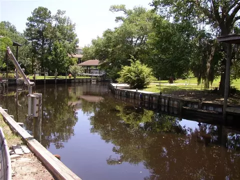 999 Blackberry Ln, Slidell, LA 70460