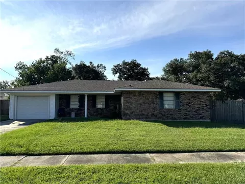 3935 Arrowhead Dr, Slidell, LA 70458 photo 1