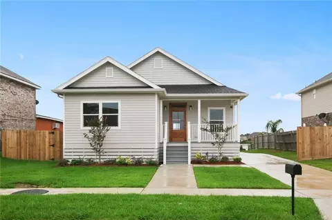 7220 Beauvoir Ct, New Orleans, LA 70128