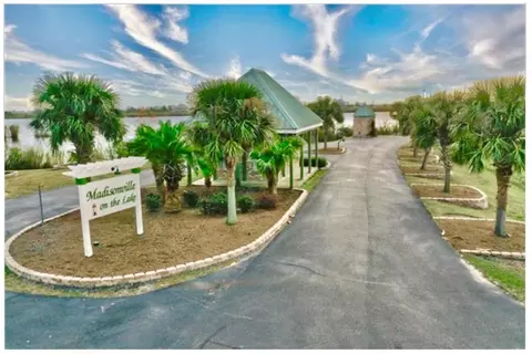 1 S Chenier Dr, Madisonville, LA 70447