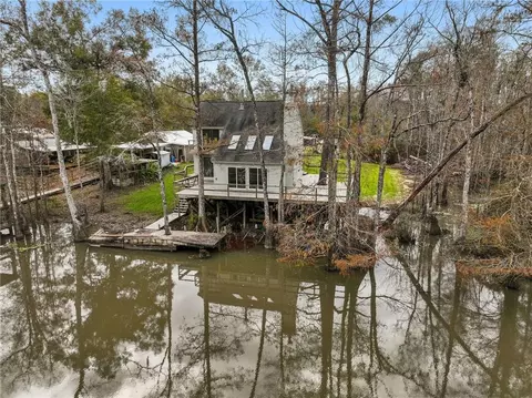 28325 Ridge Ln, Springfield, LA 70462 photo 1