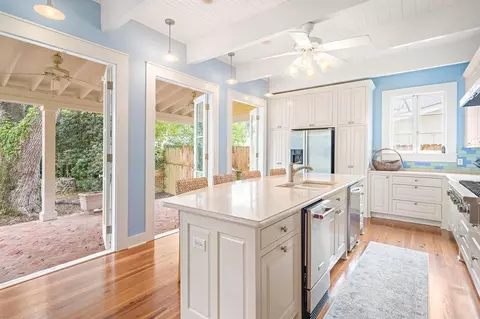 Kitchen - 70511 Riverside Dr, Covington, LA 70433 photo 3 of 4