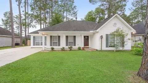 102 E Thistle St, Mandeville, LA 70471 photo 1