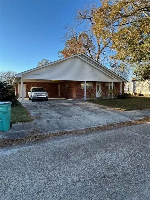 211 N Walnut St, Opelousas, LA 70570