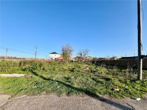 2535 Gallier St, New Orleans, LA 70117