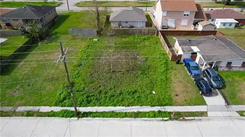 4700 Longfellow Dr, New Orleans, LA 70127