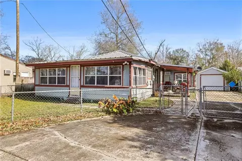 31875 Janice Dr, Springfield, LA 70462 photo 1