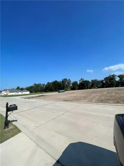 217 River Place Dr, Hahnville, LA 70057