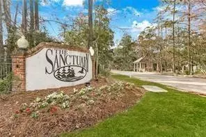 1 Crystal Lake Ln, Mandeville, LA 70471