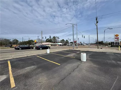 3300 Pontchartrain Dr, Slidell, LA 70458 photo 2