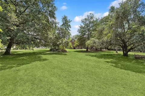 114 Cambridge Dr, Belle Chasse, LA 70037