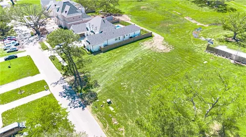 143 Colonial Club Dr, Harahan, LA 70123