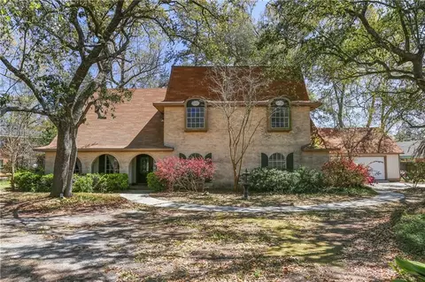 131 Cheron Dr, Mandeville, LA 70448 photo 1