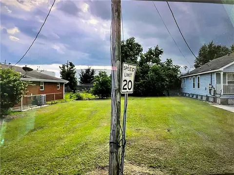 908 Gulf Dr, Gretna, LA 70053