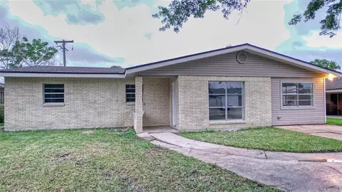 912 Mcdermott Dr, Morgan City, LA 70380
